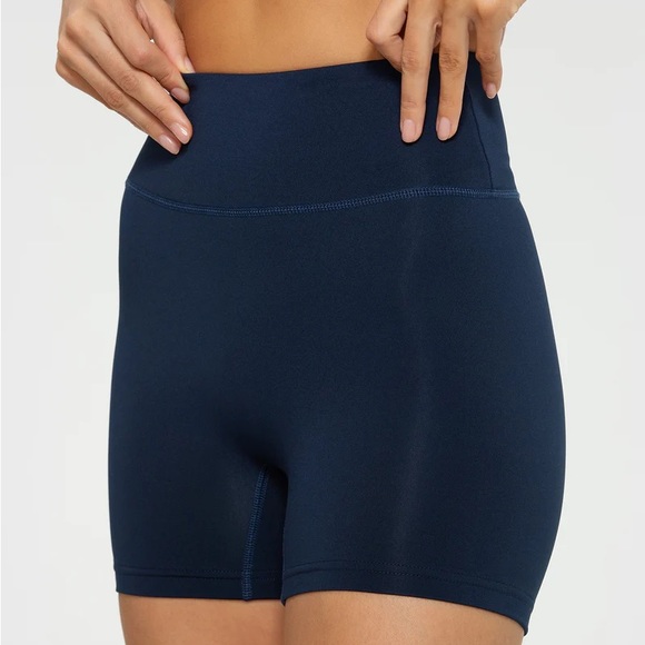 Women’s best Essential Shorts - Picture 3 of 5